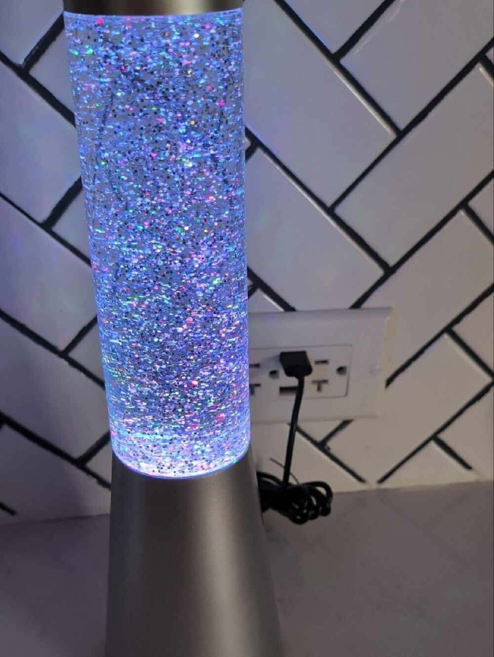 Glitter LED Lava Lamp - Changes Colors - Picture 2 of 9